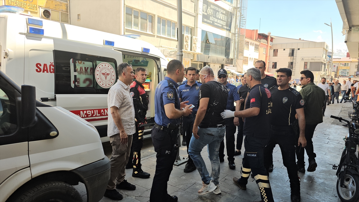 Erzincan'da işletme sahipleri arasında çıkan kavgada 4 kişi yaralandı