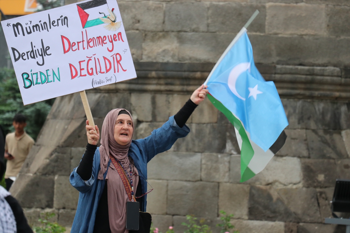 Erzurum'da sağlık çalışanları Gazze için “sessiz yürüyüş” düzenledi