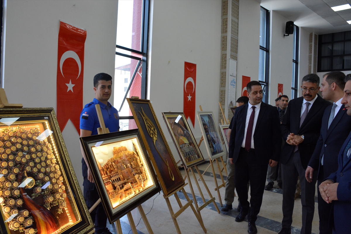 Hakkari'de tutuklu ve hükümlülerin yaptığı ürünler sergilendi