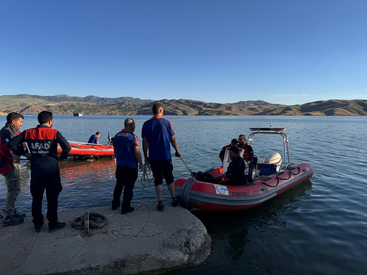 Tunceli'de feribottan atladığı iddia edilen kişinin bulunması için çalışma başlatıldı