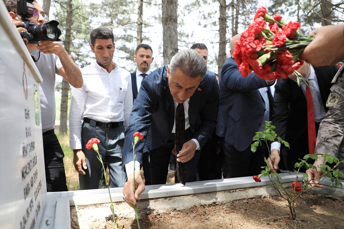 Bitlis'te “15 Temmuz” dolayısıyla şehitlik ziyaret edildi