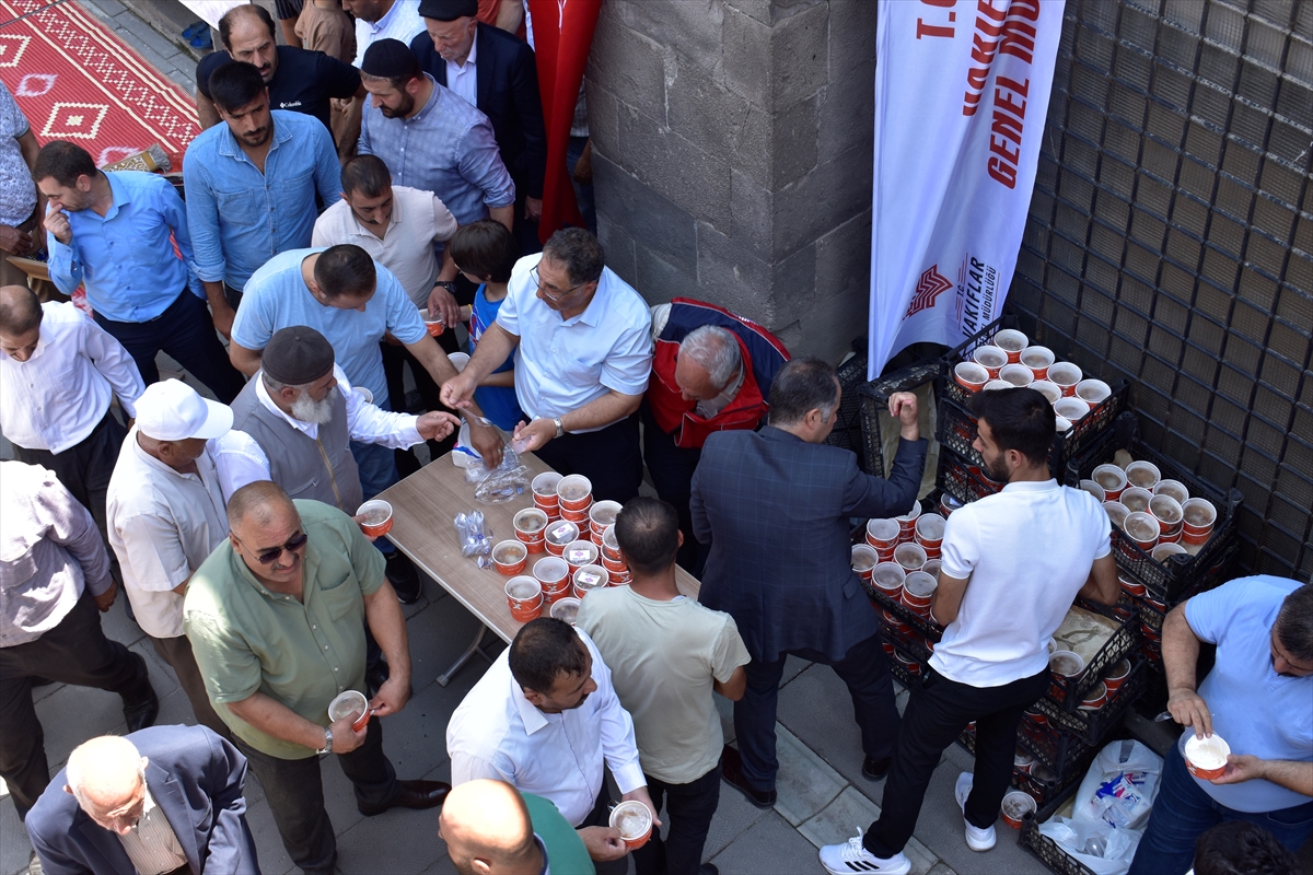 Bitlis ve Muş'ta 900 kişiye aşure ikram edildi