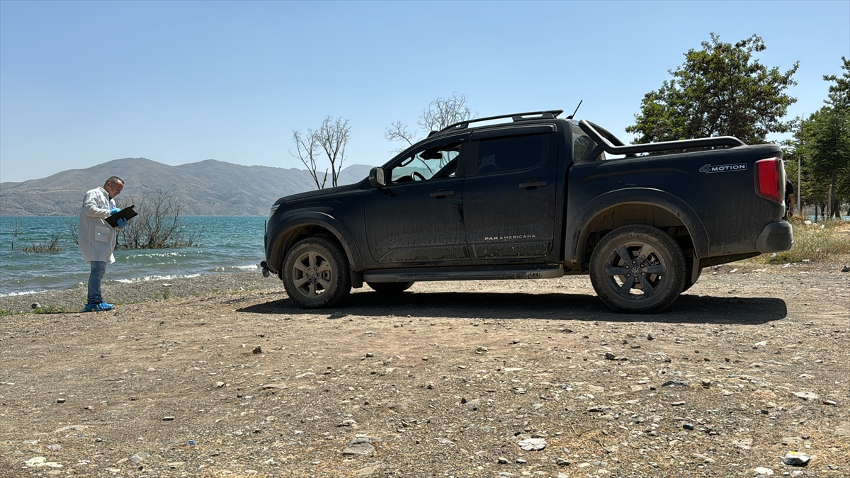 Elazığ'da biri kadın 2 kişi kamyonette ölü bulundu