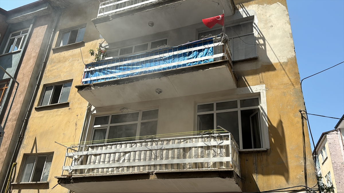 Elazığ'da evde çıkan yangın hasara neden oldu
