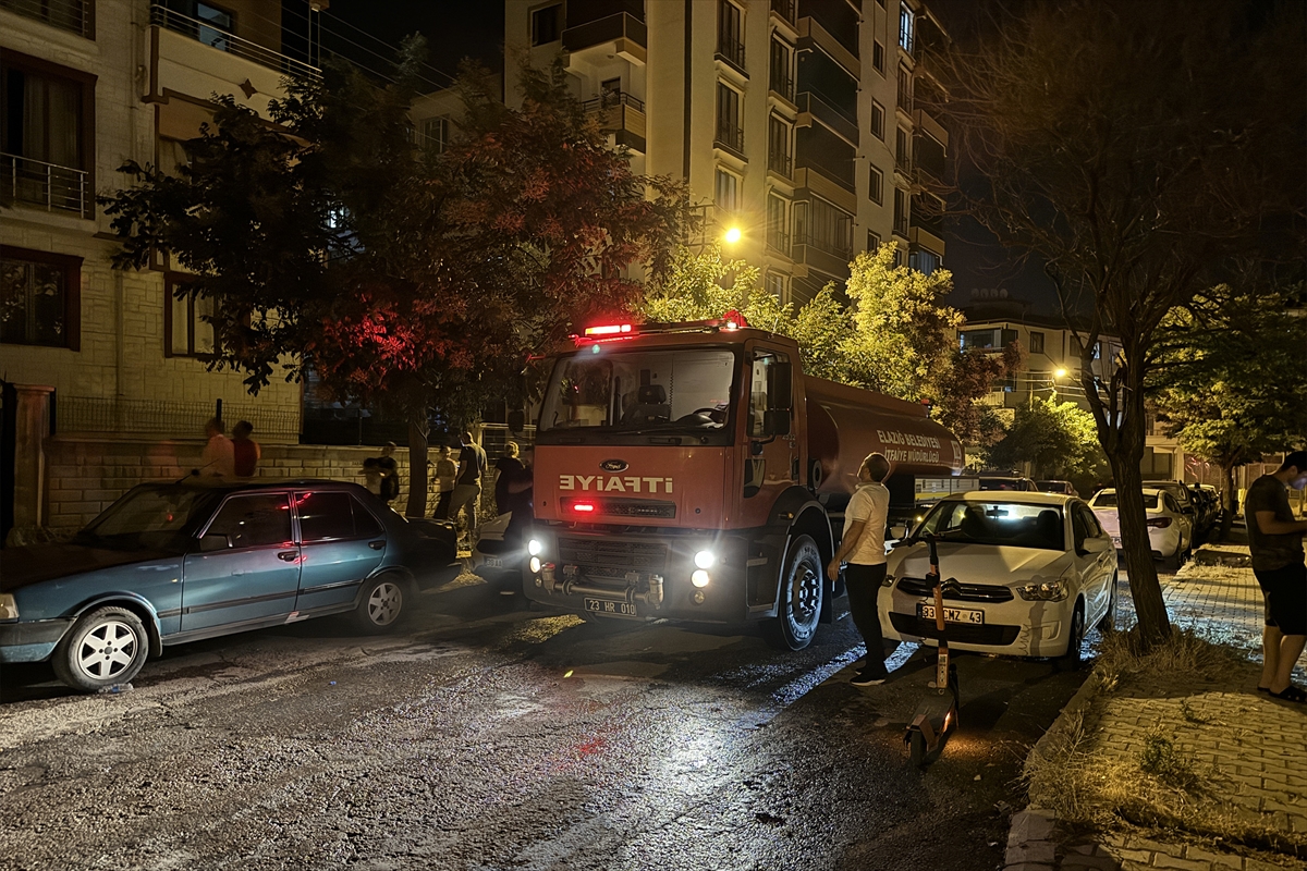 Elazığ'da evde çıkan yangında bir kişi dumandan etkilendi