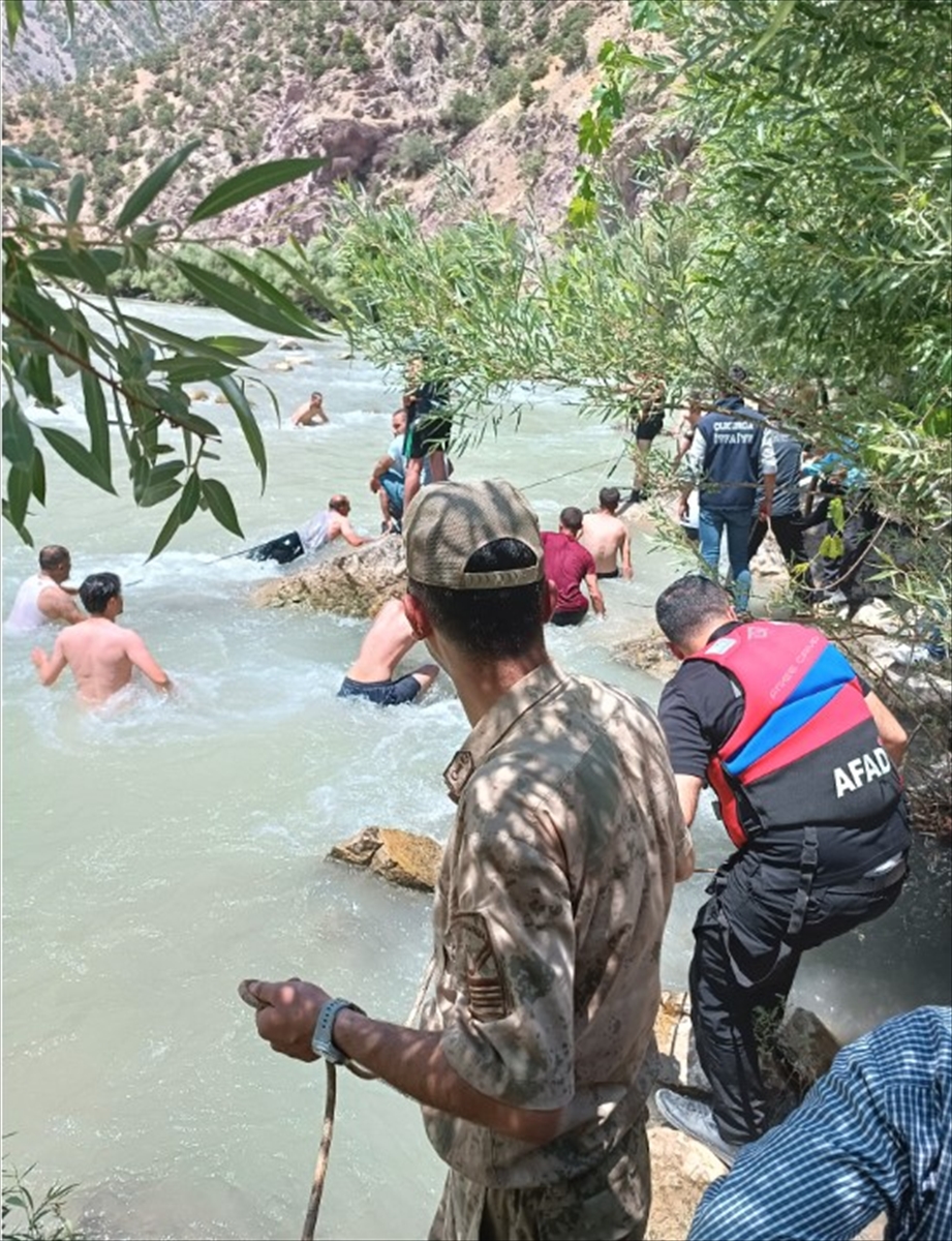 Hakkari'de Zap Suyu'na kapılan güvenlik korucusu boğuldu