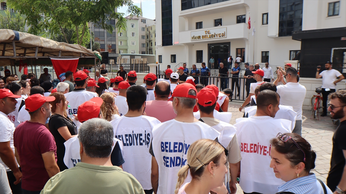 Iğdır Belediyesinin iş akdine son verdiği 204 işçi eylemlerine devam ediyor