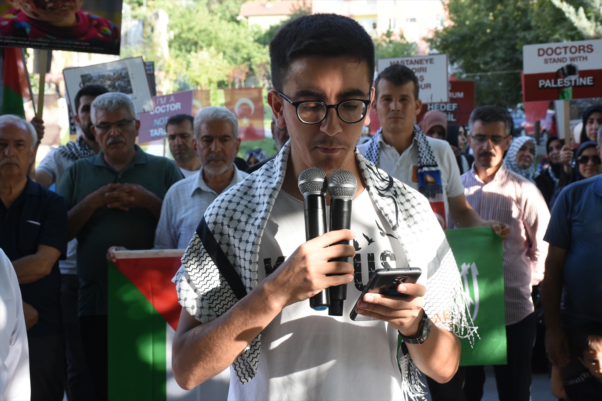 Malatya'da sağlık çalışanları İsrail'in Filistin'e yönelik saldırılarını protesto etti