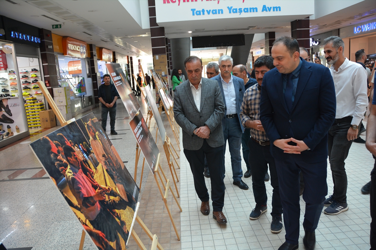 Tatvan'da “15 Temmuz” konulu fotoğraf sergisi açıldı