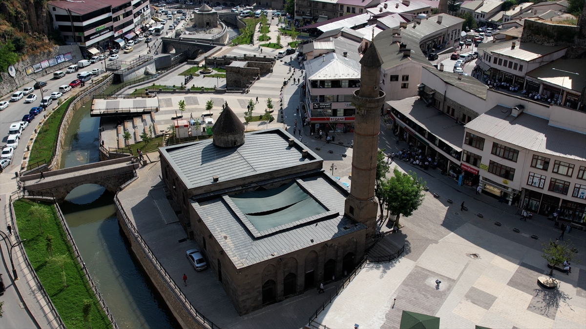 Bitlis'te Kent Meydanı Projesi ile kaybolan tarih gün yüzüne çıkarıldı