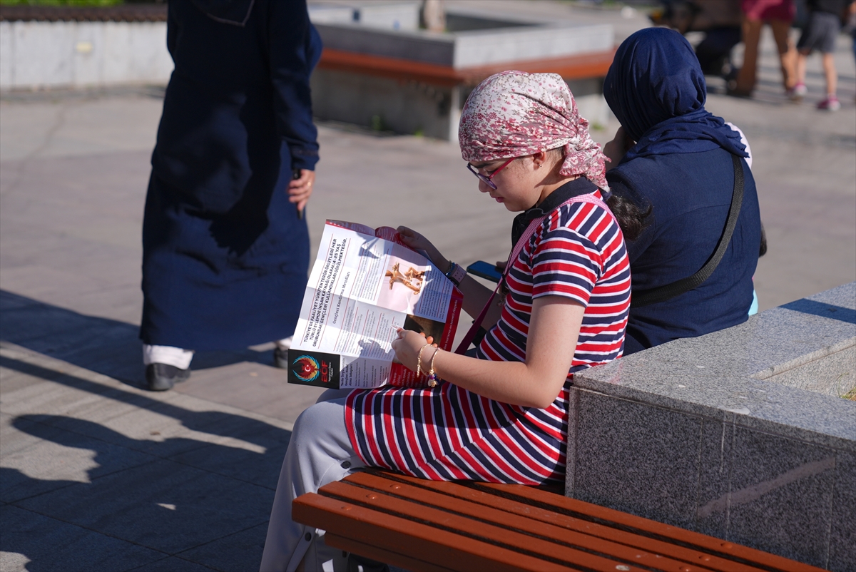 Erzurum Kültür Yolu Festivali kapsamında polisler 20 bin kişiyi terör konusunda bilgilendirdi