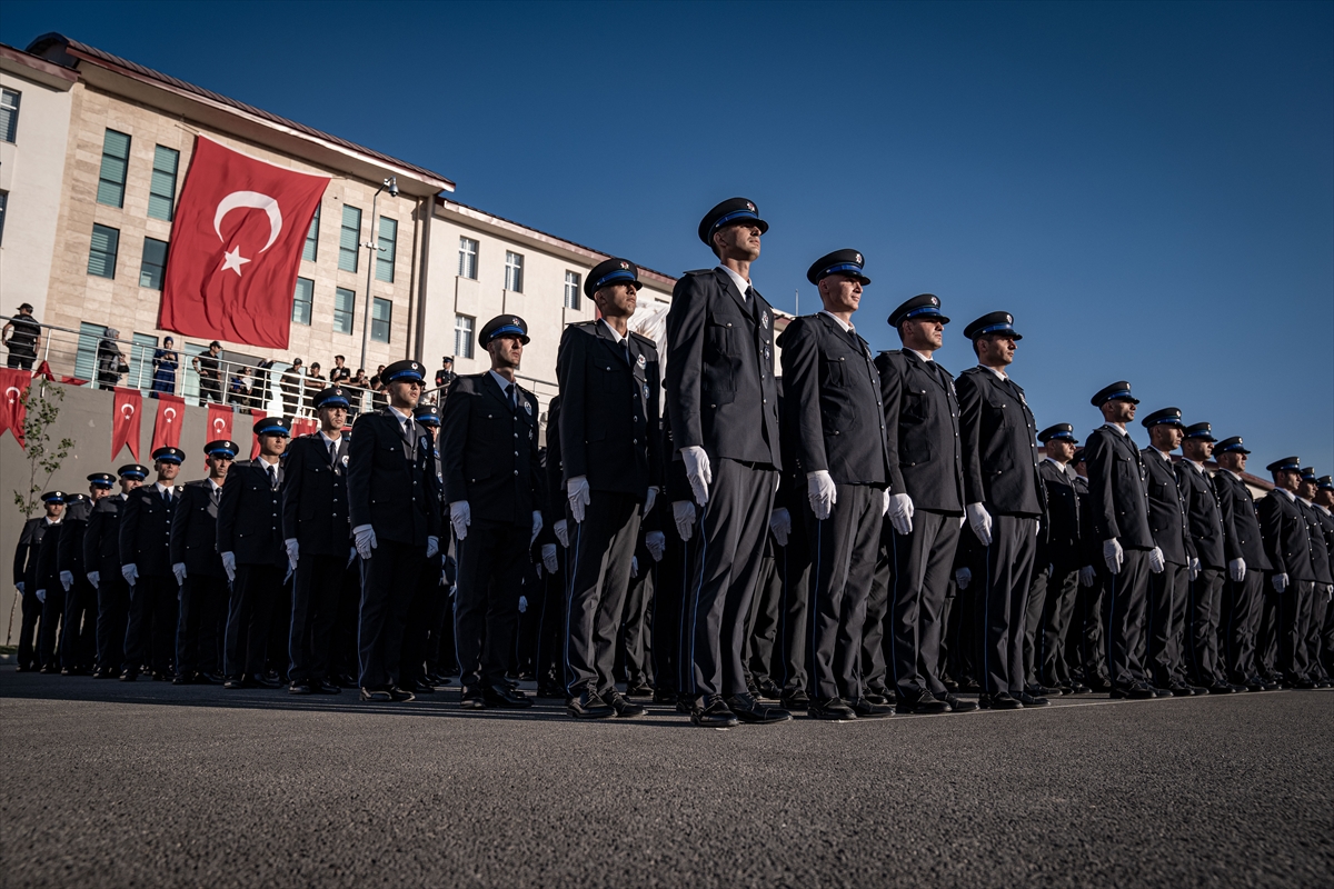 Erzurum'da eğitimini tamamlayan 393 polis adayı mezun oldu