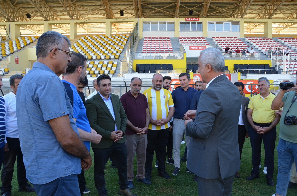 Muş Valisi Çakır 1984 Muşspor'u ziyaret etti