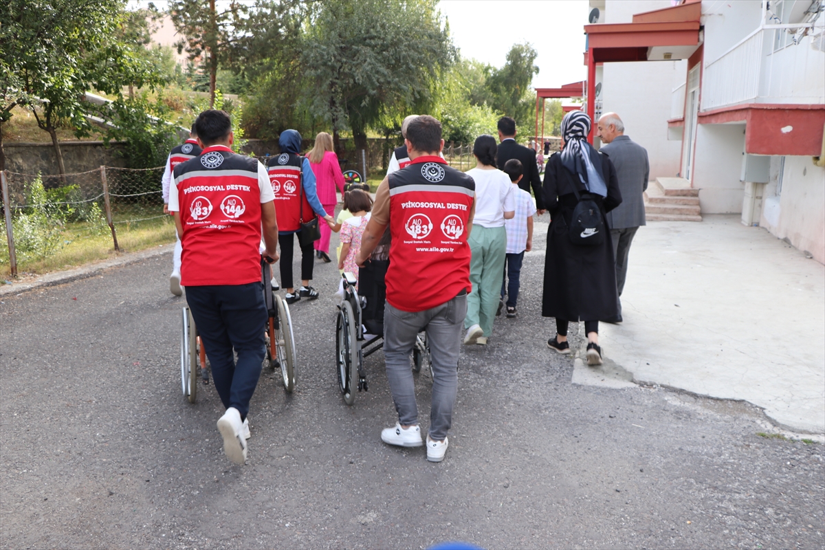 Devlet korumasındaki çocuklar, Erzurumlu Kore gazisinin gününü kutladı