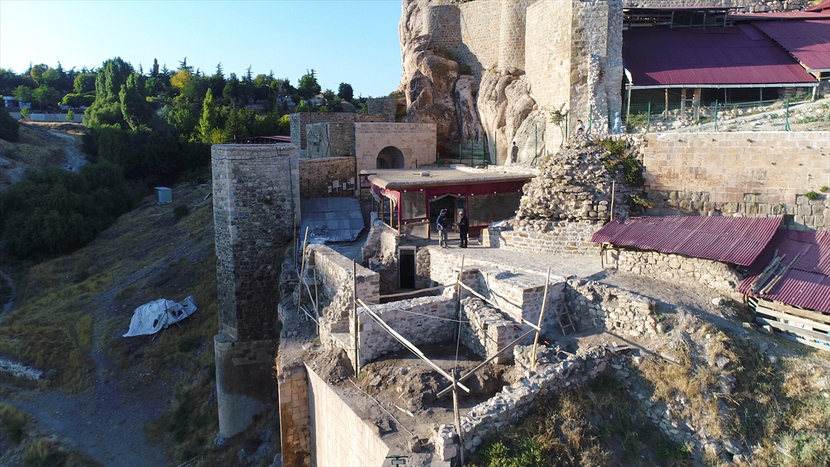 Harput Kalesi'ndeki 1000 yıllık “sanayi sitesi”nde bulunan objeler sergilenecek